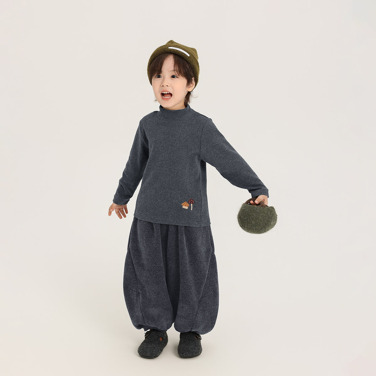 キノコ刺繡ハーフタートルカットソー