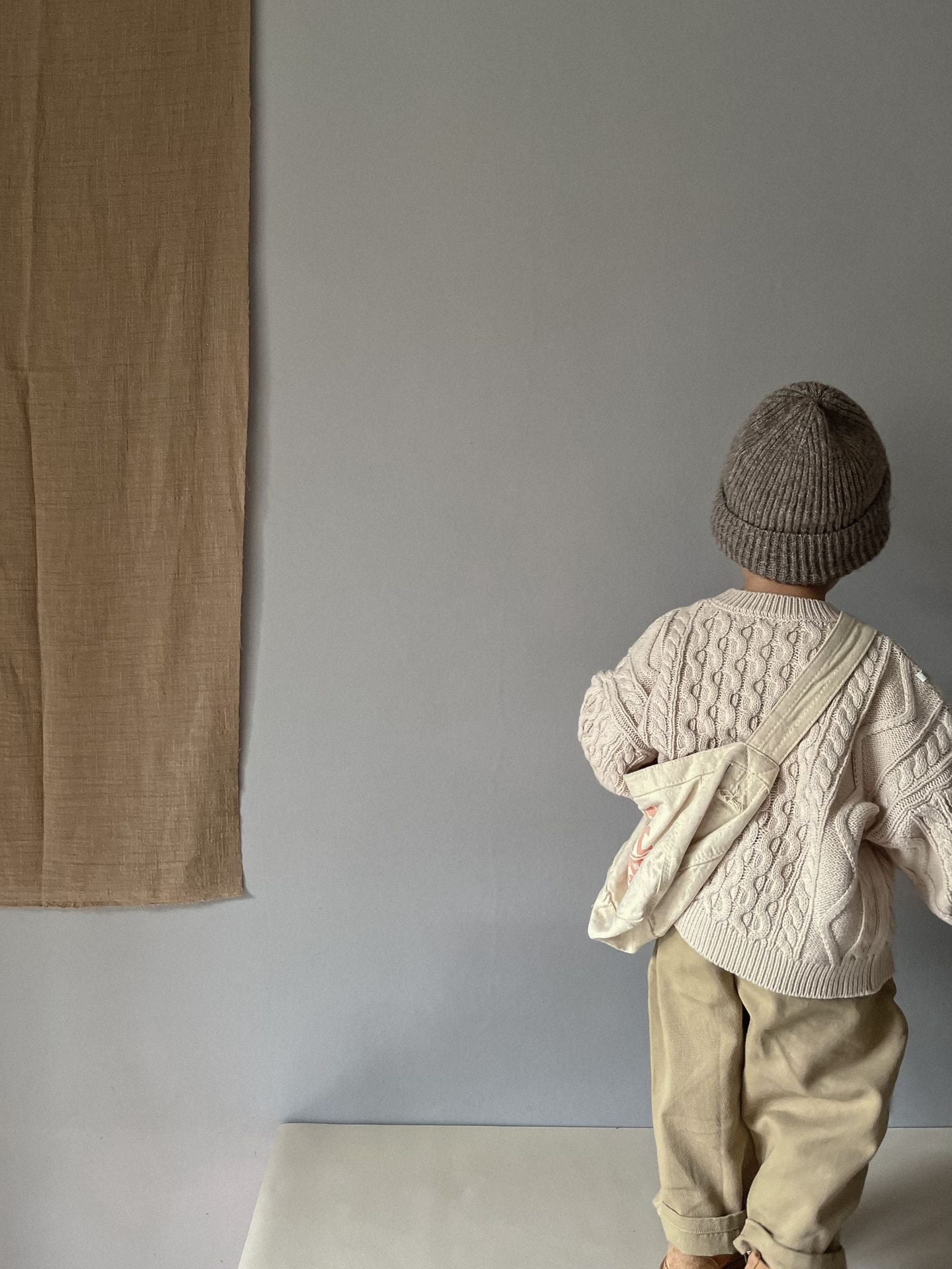 ケーブル編みプルオーバー