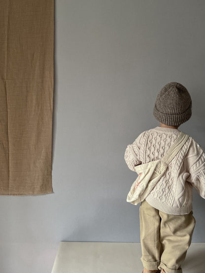 ケーブル編みプルオーバー