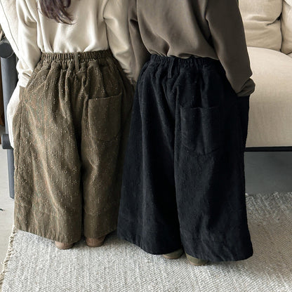 穴あき模様裏ボアコーデュロイパンツ