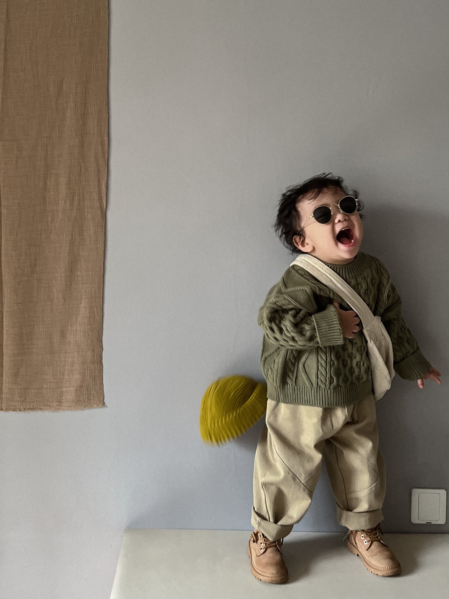 ケーブル編みプルオーバー