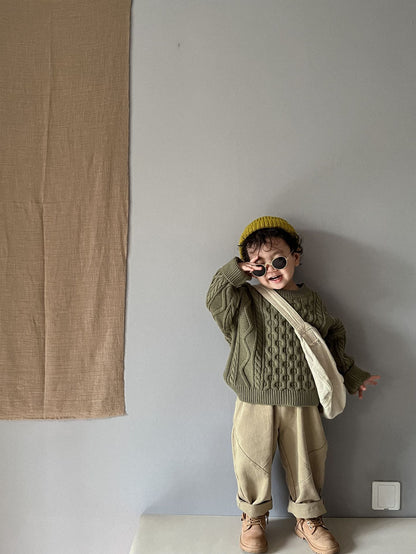 ケーブル編みプルオーバー