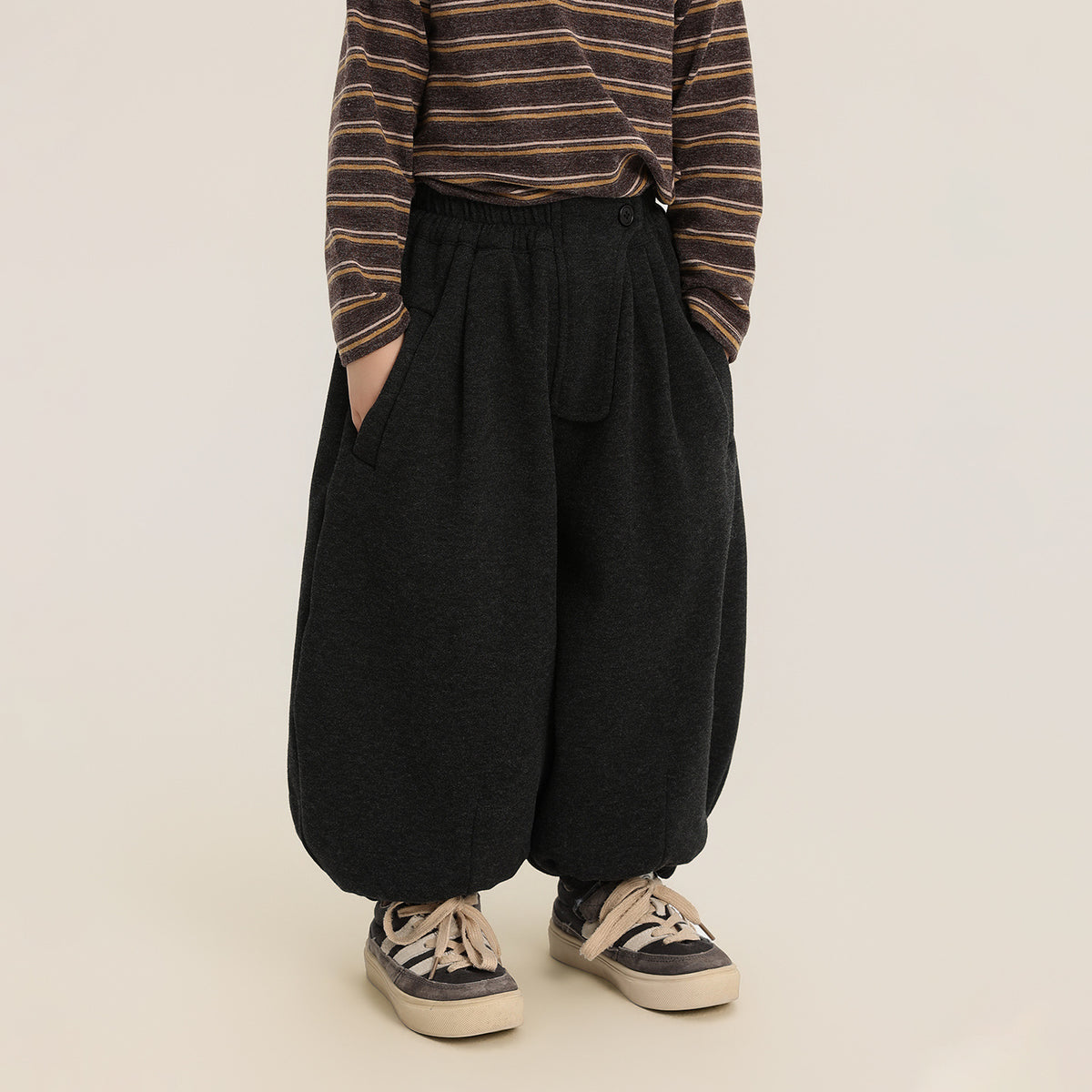 フロントボタン付き裏ボアパンツ
