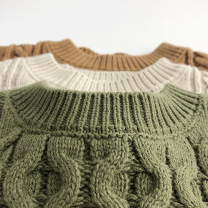 ケーブル編みプルオーバー