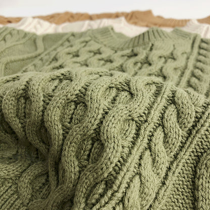 ケーブル編みプルオーバー