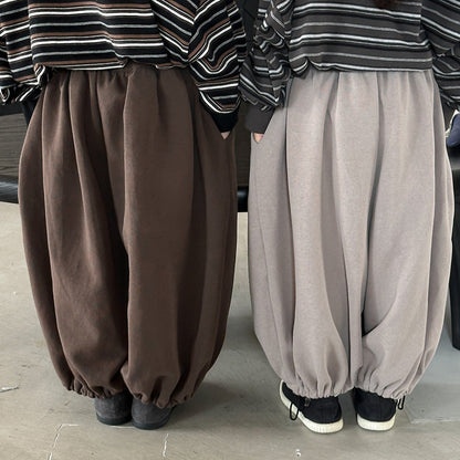 裾絞りゆったりパンツ