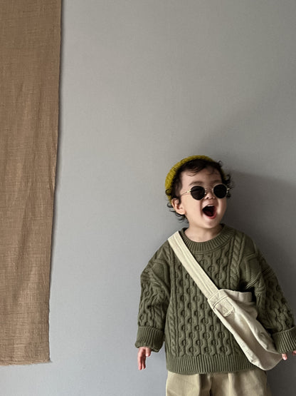 ケーブル編みプルオーバー