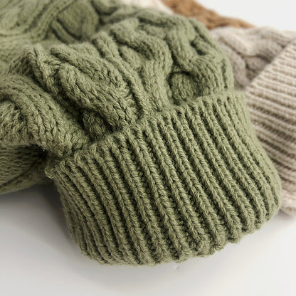 ケーブル編みプルオーバー