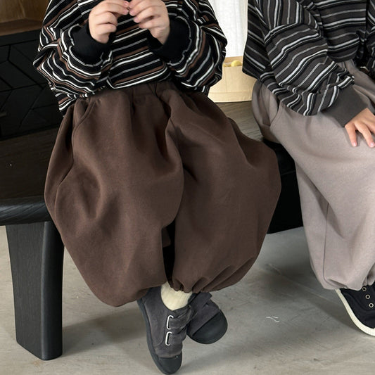 裾絞りゆったりパンツ