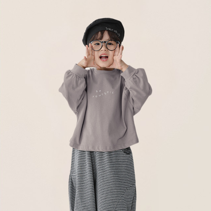 控えめレタリング純綿長袖T