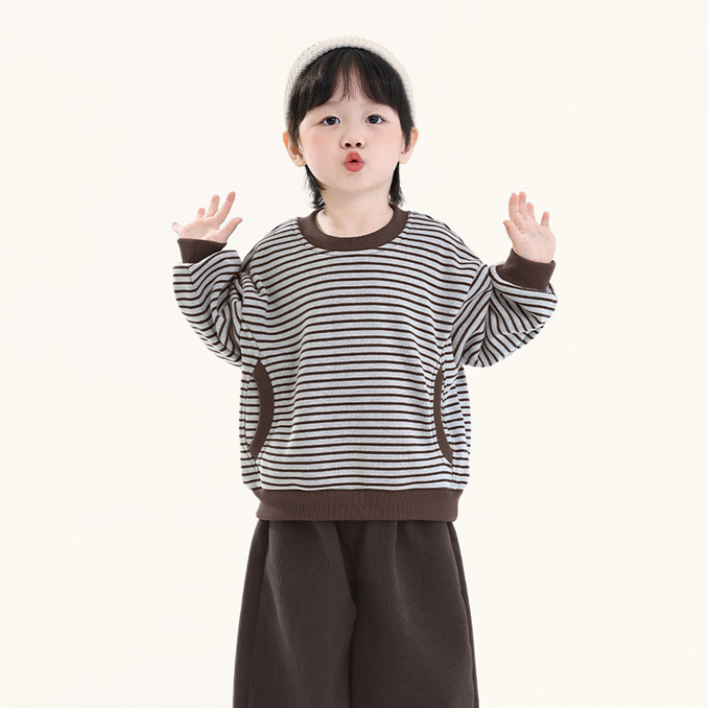 裏ボアボーダー柄プルオーバー