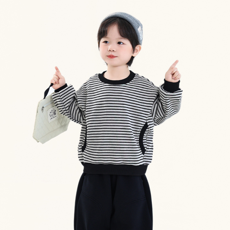 裏ボアボーダー柄プルオーバー