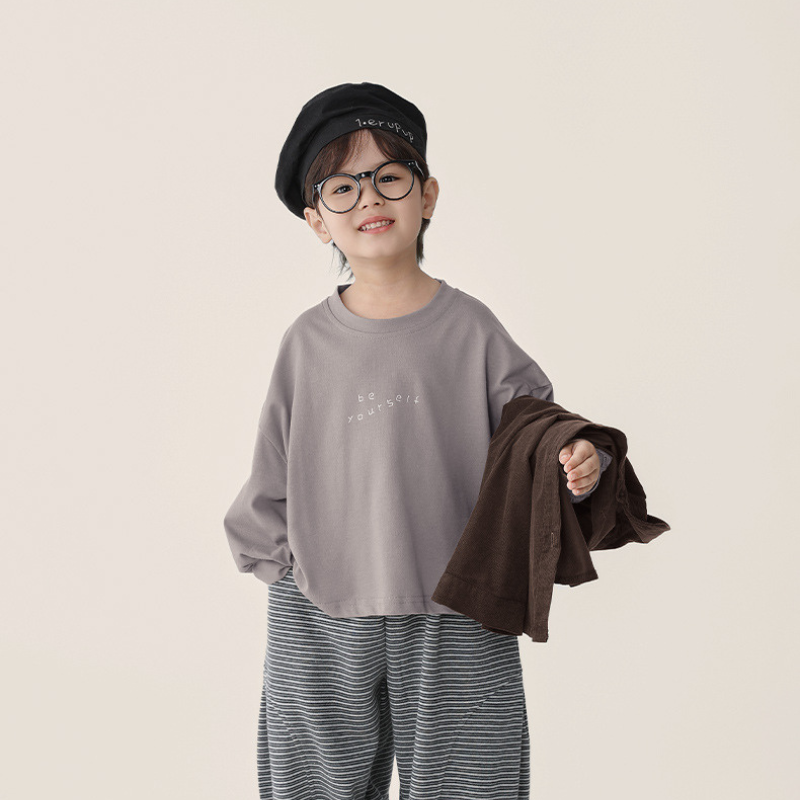 控えめレタリング純綿長袖T
