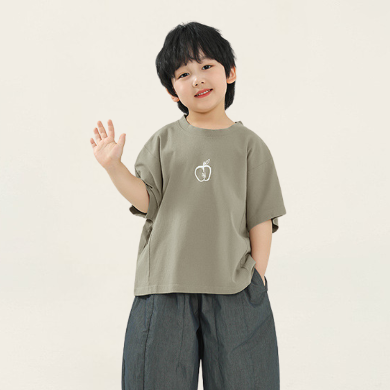 りんごプリントTシャツ