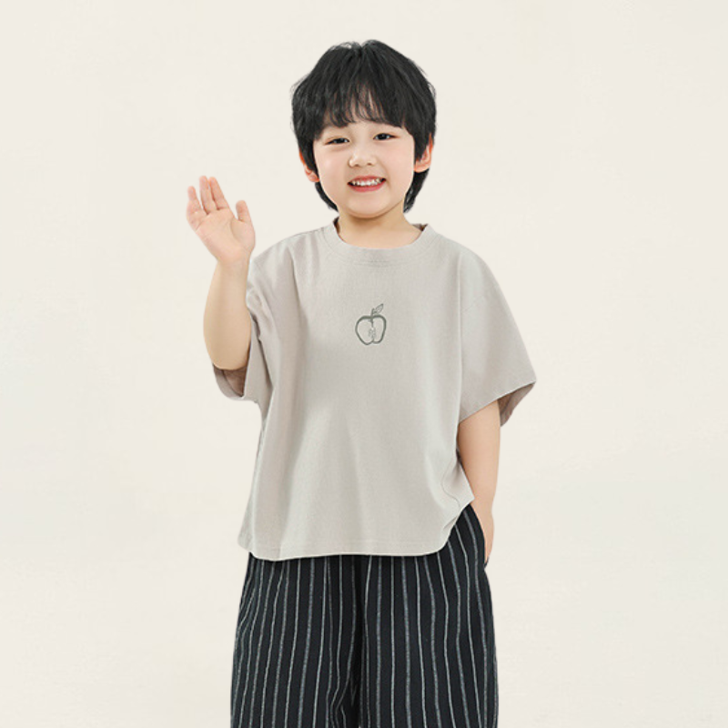 りんごプリントTシャツ