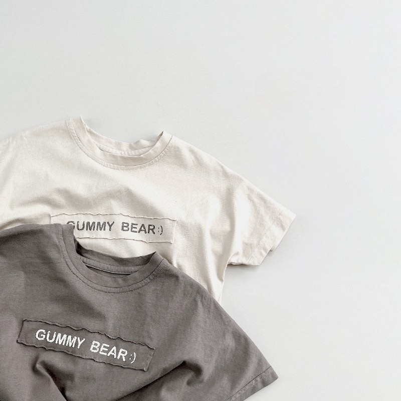 胸元英文プリントTシャツ