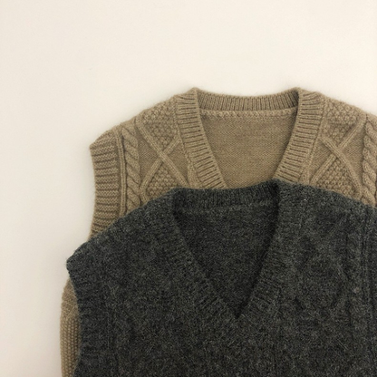 ケーブル編みカシミヤ混ベスト