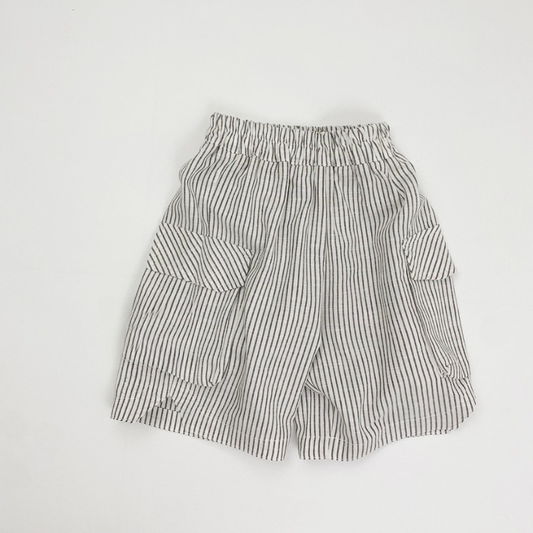白×黒細ストライプコットンリネンショートパンツ