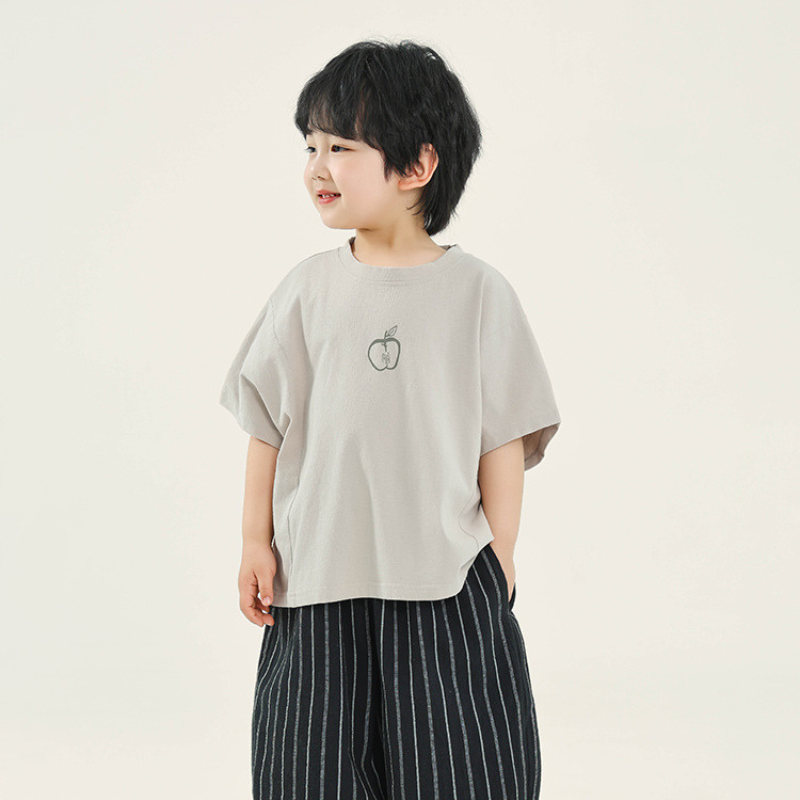 りんごプリントTシャツ