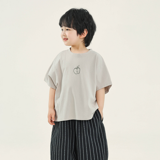 りんごプリントTシャツ