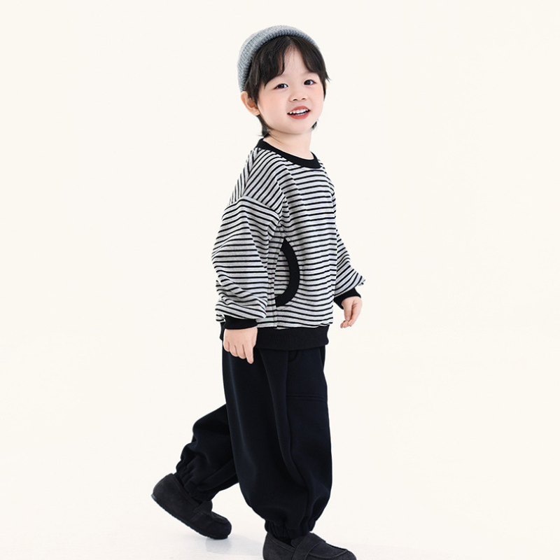 裏ボアボーダー柄プルオーバー