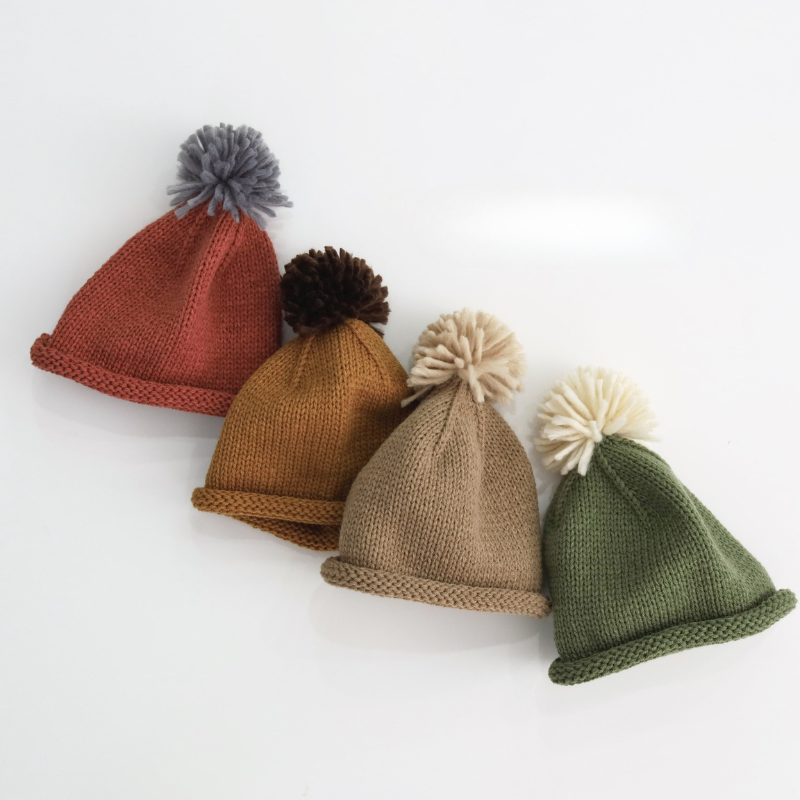 ポンポンニット帽