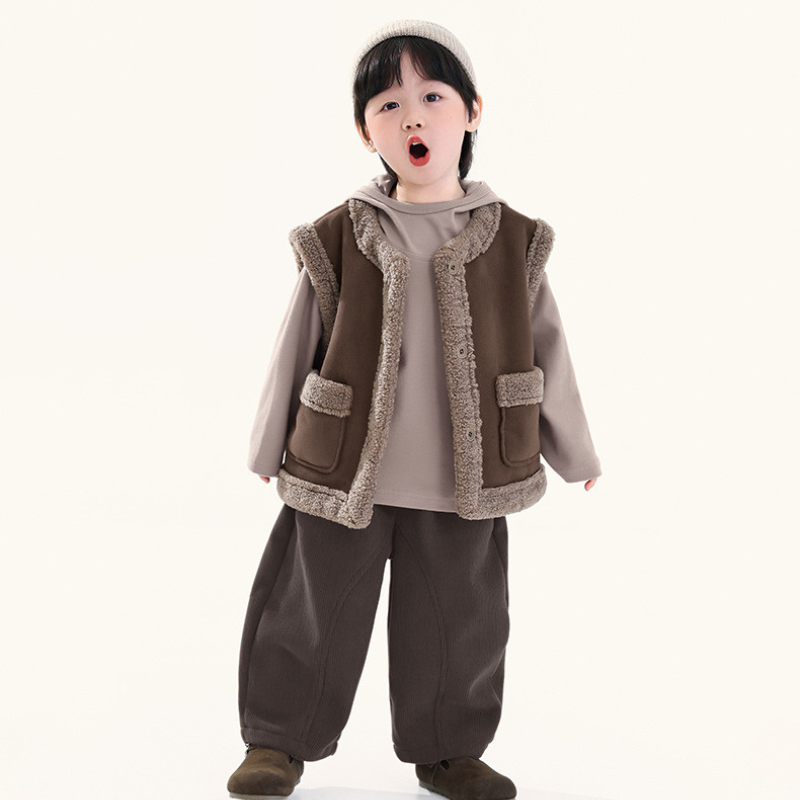 シープボア縁取りベスト