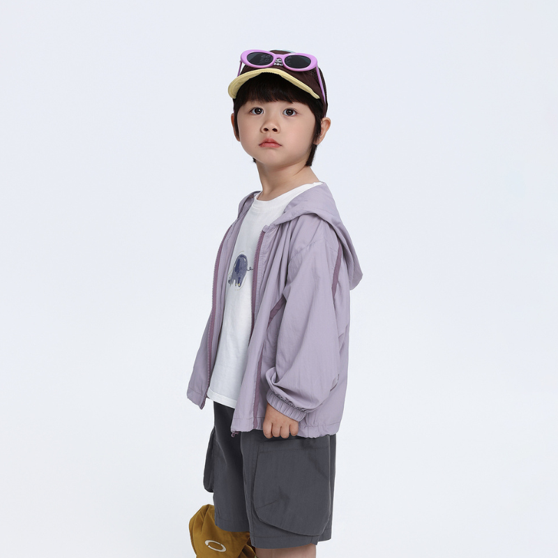 背面プリント薄手フード付きパーカー