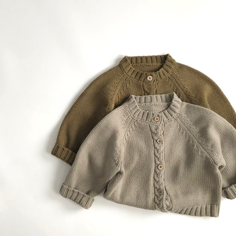 前立てケーブル編みニットカーディガン