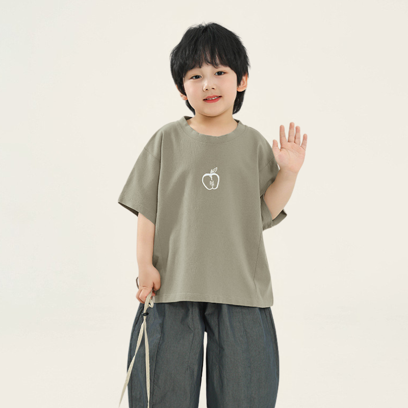 りんごプリントTシャツ