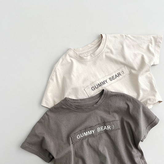 胸元英文プリントTシャツ