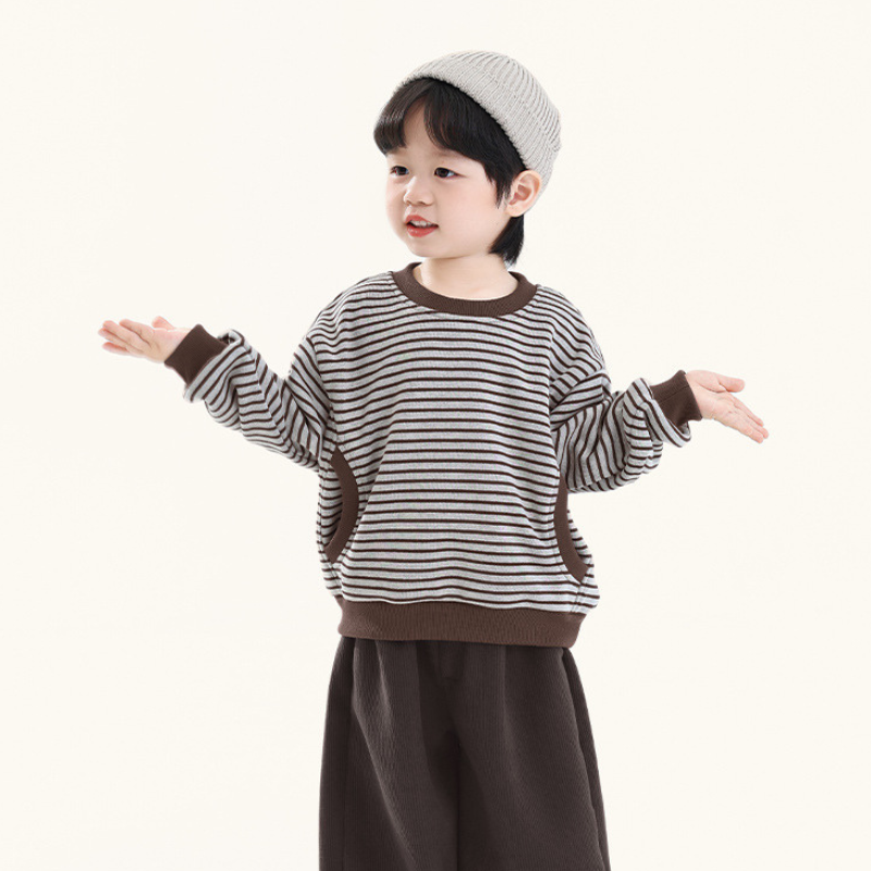 裏ボアボーダー柄プルオーバー