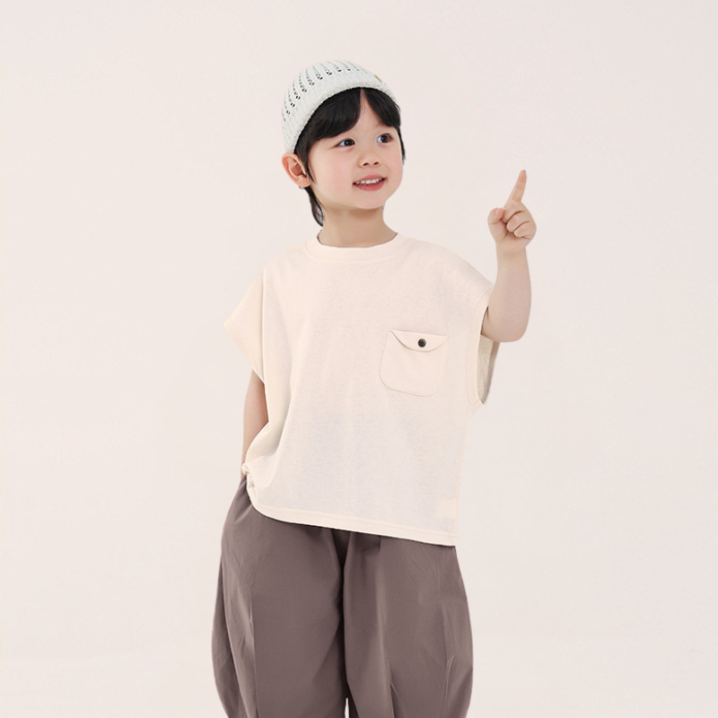 胸元ポケット付きタンクトップ