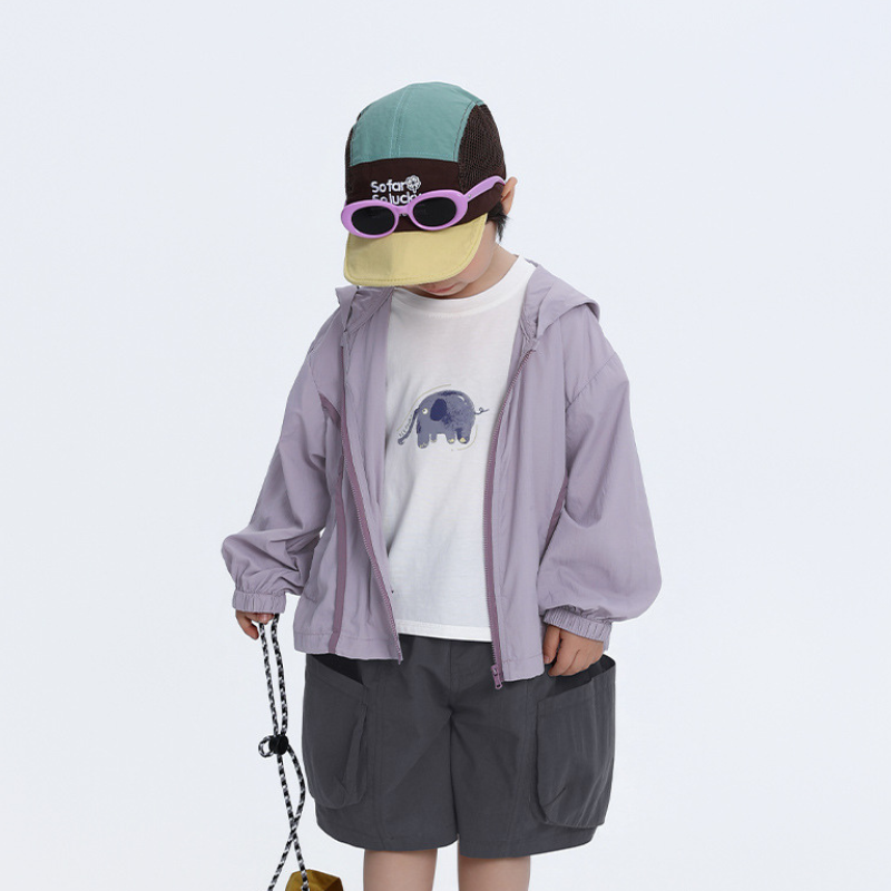 背面プリント薄手フード付きパーカー