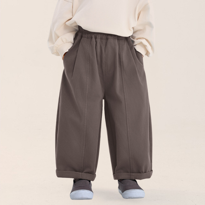 センタープリーツ無地パンツ