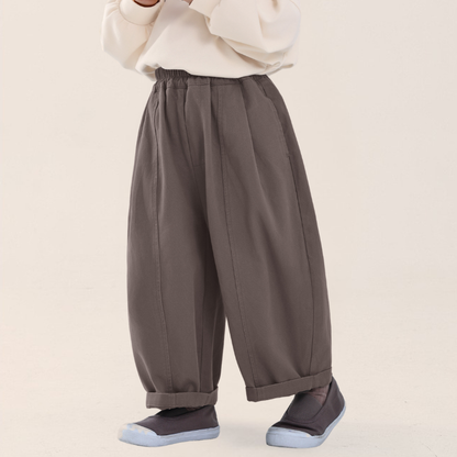 センタープリーツ無地パンツ