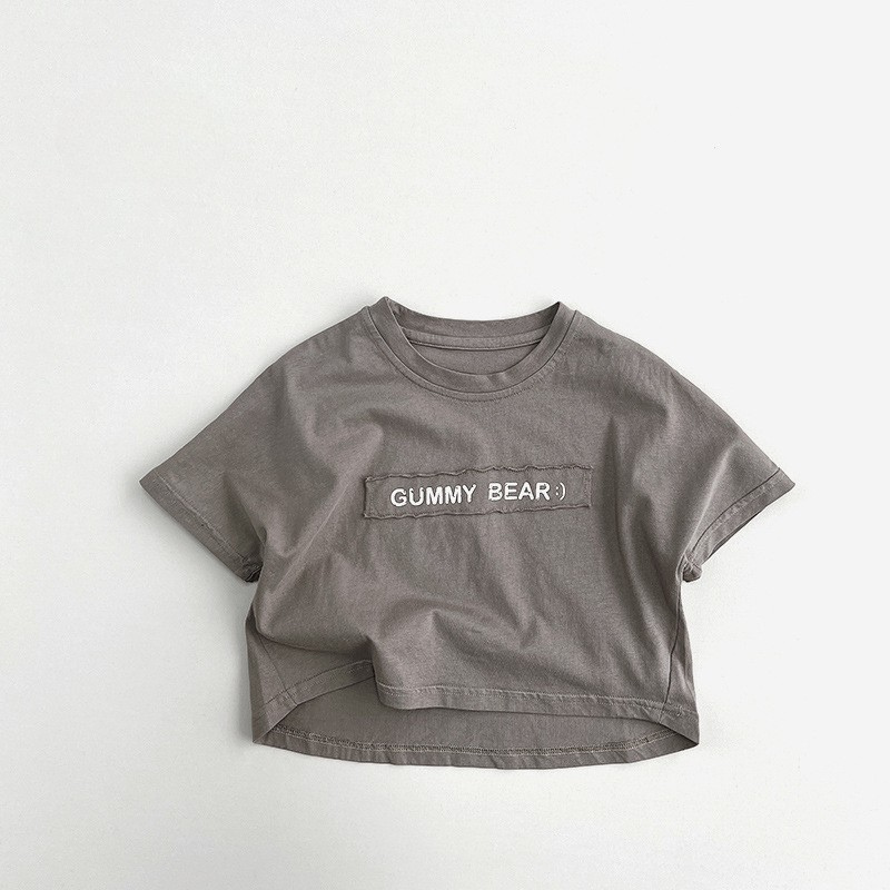 胸元英文プリントTシャツ