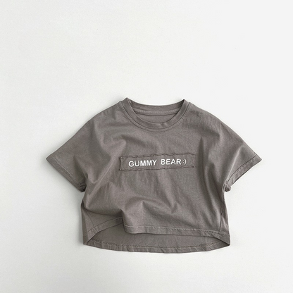胸元英文プリントTシャツ