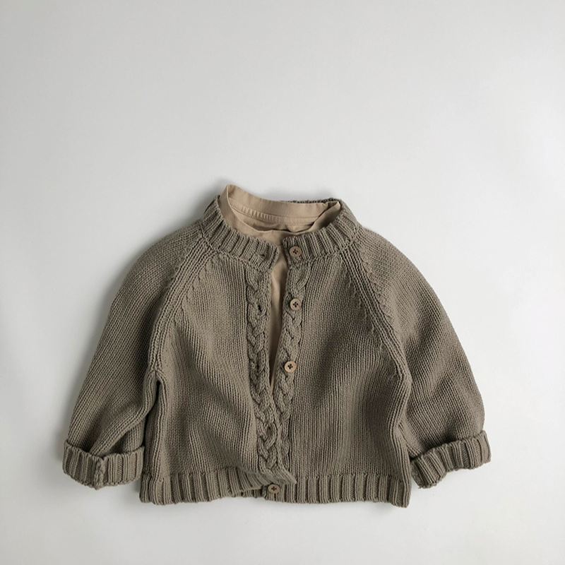 前立てケーブル編みニットカーディガン