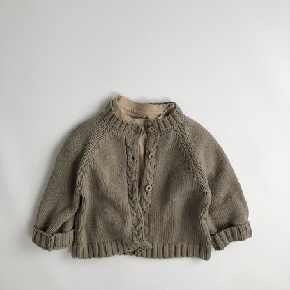 前立てケーブル編みニットカーディガン