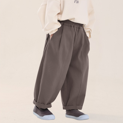 センタープリーツ無地パンツ