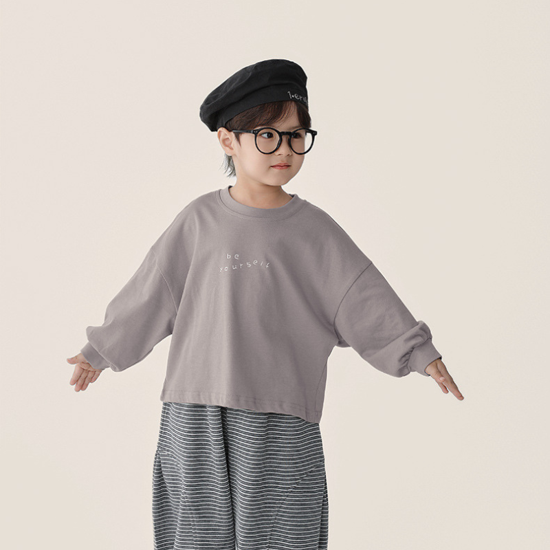 控えめレタリング純綿長袖T