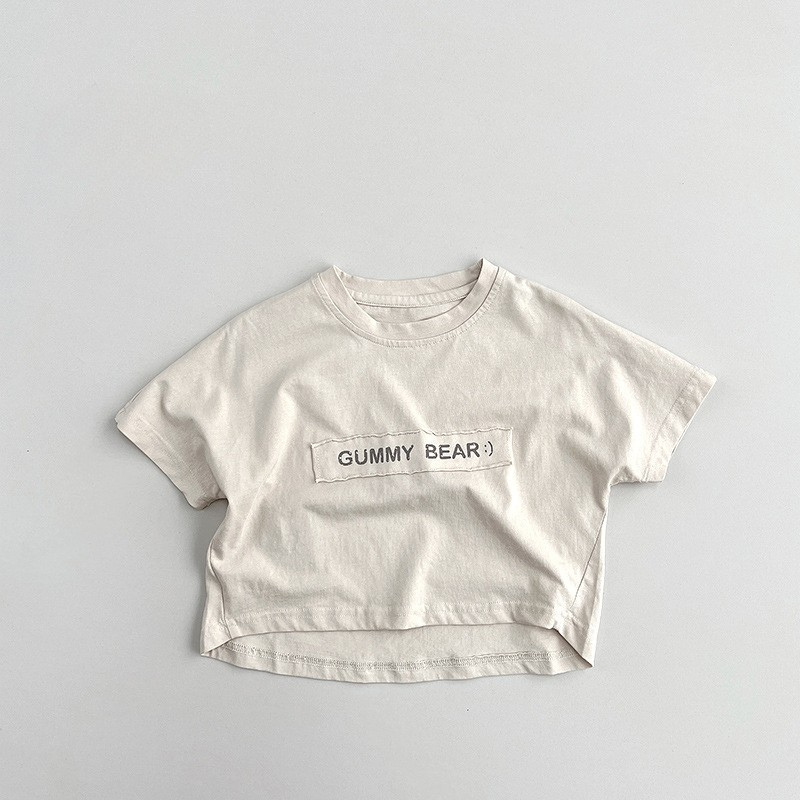 胸元英文プリントTシャツ